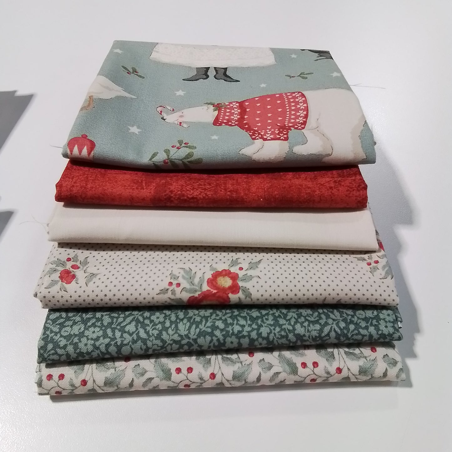 Mystery 5-0 Mini Mystery FQ Bundle - Winter Friends