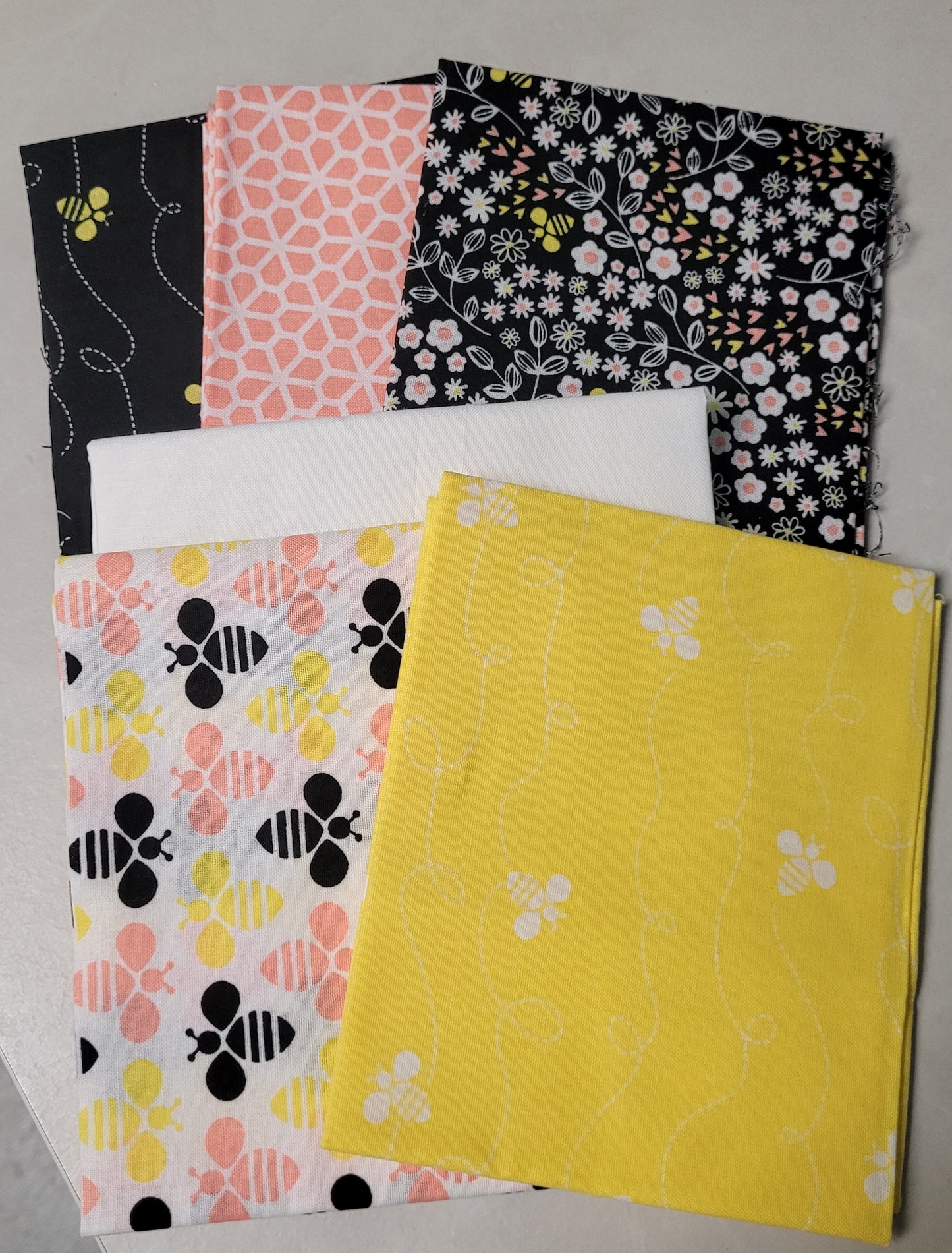 Mystery 50 Mini Mystery FQ Bundle - Let It Bee 2.0